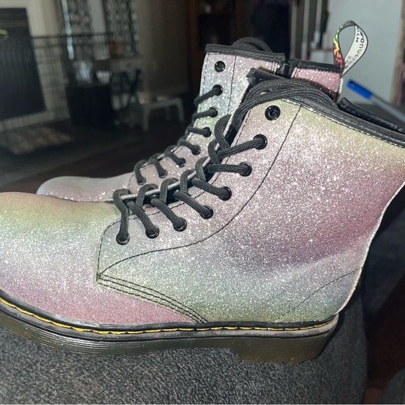 Dr Martins Women’s Size 5 Rainbow Sparkle Color - Picture 2 of 6